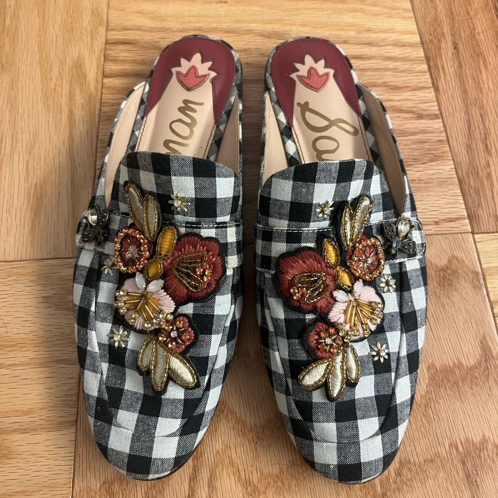 Sam Edelman Black & White Slides with embroidered detail